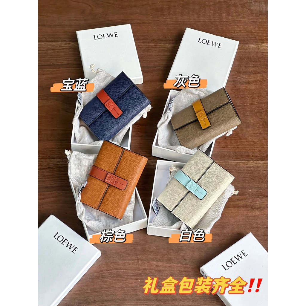 Loewe กระเป๋าเงินแบบคลัทช์หนังลูกวัวลายลิ้นจี่ พกพาสะดวกและเก็บของได้ดี