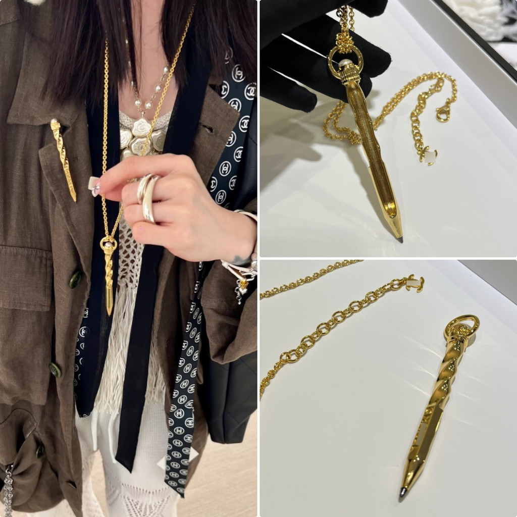 【ก่อนสั่งสอบถาม】ราคา2400 CCC สร้อยคอยาวจี้ดินสอ ตัวอักษรทองเหลือง