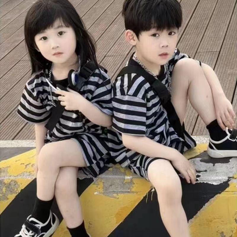 ชุดเสื้อแขนสั้นและกางเกงขาสั้นลายทางสำหรับเด็กชาย ผ้าฝ้าย 100% ดีไซน์สไตล์เกาหลี มีสไตล์ ระบายอากาศได้ดี - รูปที่ 4