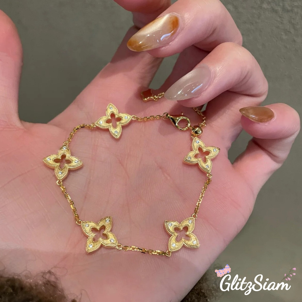 Glitzsiam❇️❇️สร้อยข้อมือโคลเวอร์สี่แฉกแบบใหม่ สร้อยข้อมือผู้หญิงดีไซน์เรียบหรู หรูหราและสง่างาม ราคาจับต้องได้.