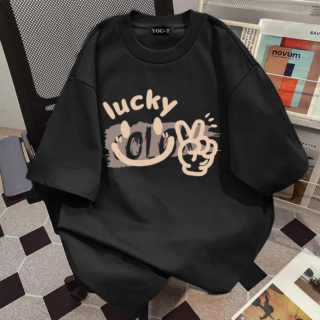 T42.SHOP🌸 เสื้อยืดคอกลม oversize cotton100% แขนสั้น พิมพ์ลาย 'LUCKY' แฟชั่น แนวสตรีท clothing