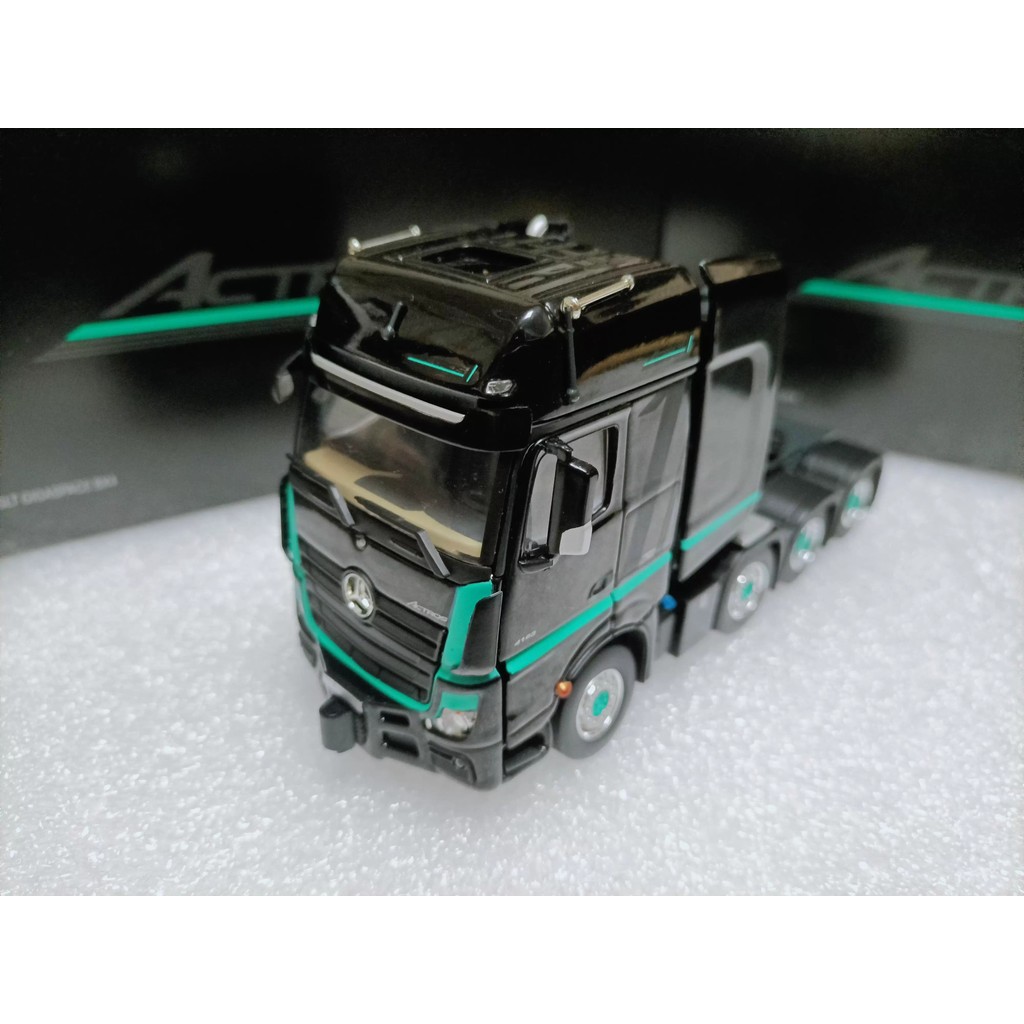 LMC 1 50 Benz Door Trailer รถบรรทุกขนส่งรุ่น Actros GlGASPACE 8x4 รุ่นสีดํา