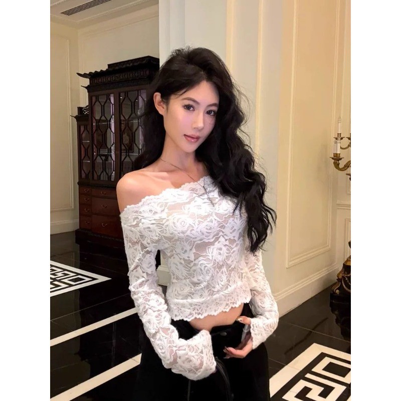shayne-เสื้อยืดลูกไม้ แขนยาว ไหล่หนึ่งคำ ผีเสื้อ ปม ประเภทรุ่น Slim Fit หวาน สาวฮอต แฟชั่น