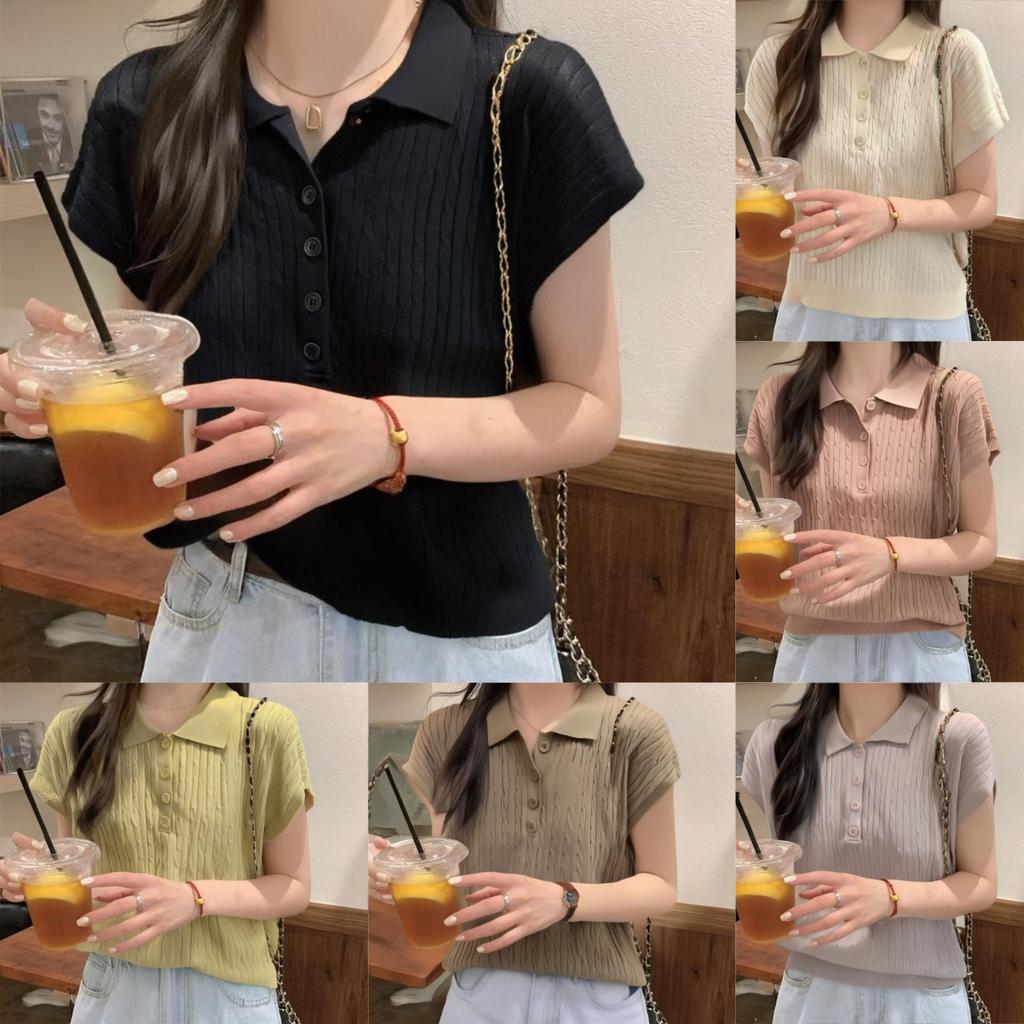 Chili Koko เสื้อยืดผ้าถักโปโลแขนสั้นสำหรับผู้หญิง ดีไซน์กระดุมและลายทาง เนื้อผ้านุ่มและยืดหยุ่น มีให้เลือกหลายสี 88035