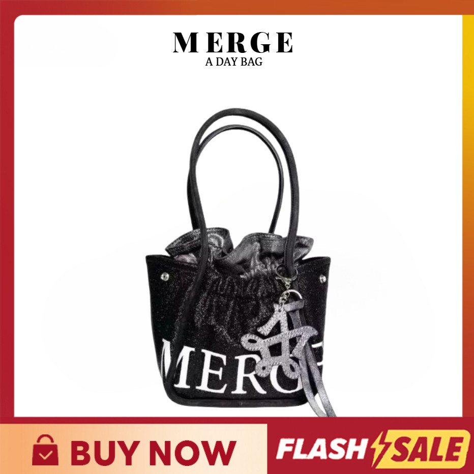 📌เป็นของแท้ 100% Merge A Day Bag Mini Black Glitter กระเป๋าถือ กระเป๋า