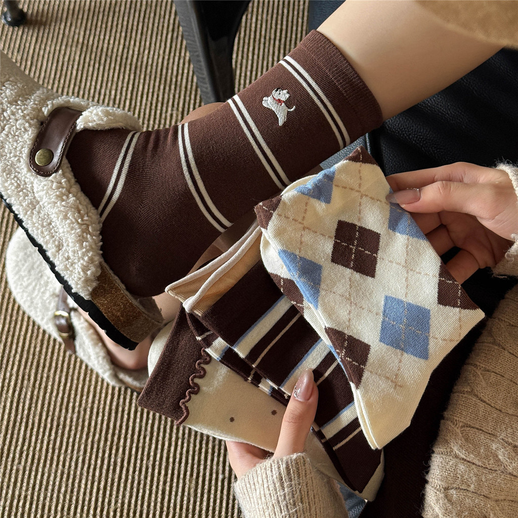 ฤดูใบไม้ร่วงฤดูหนาวถุงเท้าสไตล์ญี่ปุ่นสีกาแฟลายเพชรลูกสุนัขเย็บปักถักร้อยอินเทรนด์น่ารัก เตรียมใจ สไตล์ถุงเท้าผ้าฝ้ายผู้หญิง