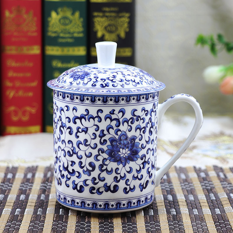 Jingdezhen เซรามิคถ้วยชาพร้อมฝาปิด Bone China Office ถ้วยการประชุมถ้วยสีฟ้าสีขาว Porcelain ถ้วย 0S7W