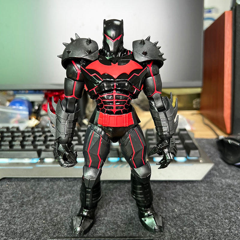 ของแท้ McFarlaneand DC Batman Hell Armored Batman Movable Figure Model Jewelry
