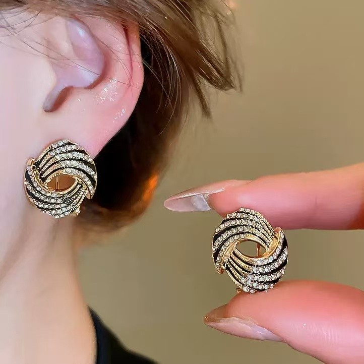 ต่างหูเรขาคณิตลาย Rhinestone ฝรั่งเศส High-End เพิ่มความสง่างามด้วยสี่เหลี่ยม