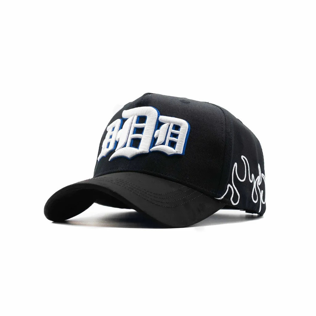 หมวกSnapbackแบบพิเศษของDetroit Tigers มีโลโก้เปลวไฟและฟังก์ชันการสแกนNFC ดีไซน์โดยDandy Thirty-One 3