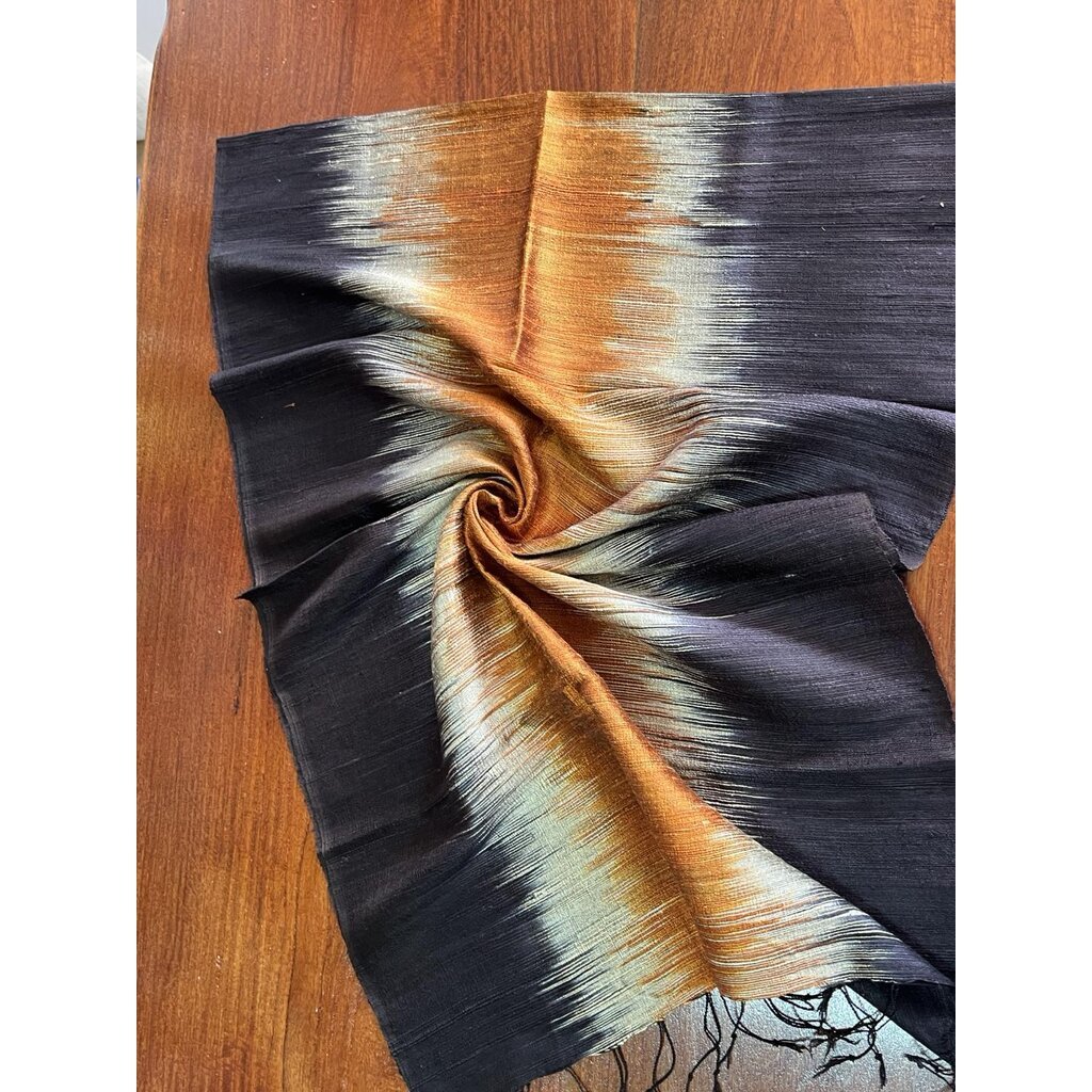 ผ้าคลุมไหล่ผ้าไหม ไหมแท้ เนื้อหยาบนุ่ม ขนาด 60x200ซม.สีดำ-สีขาวส้ม รหัส ZM-119-1120681