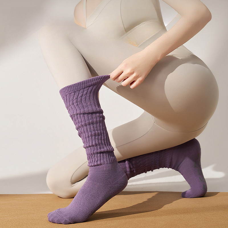 ถุงเท้าโยคะและพิลาทิสสำหรับผู้หญิง ออกแบบมาเพื่อกันลื่น ระบายอากาศ และเหมาะสมสำหรับการออกกำลังกายหลากหลายชนิด