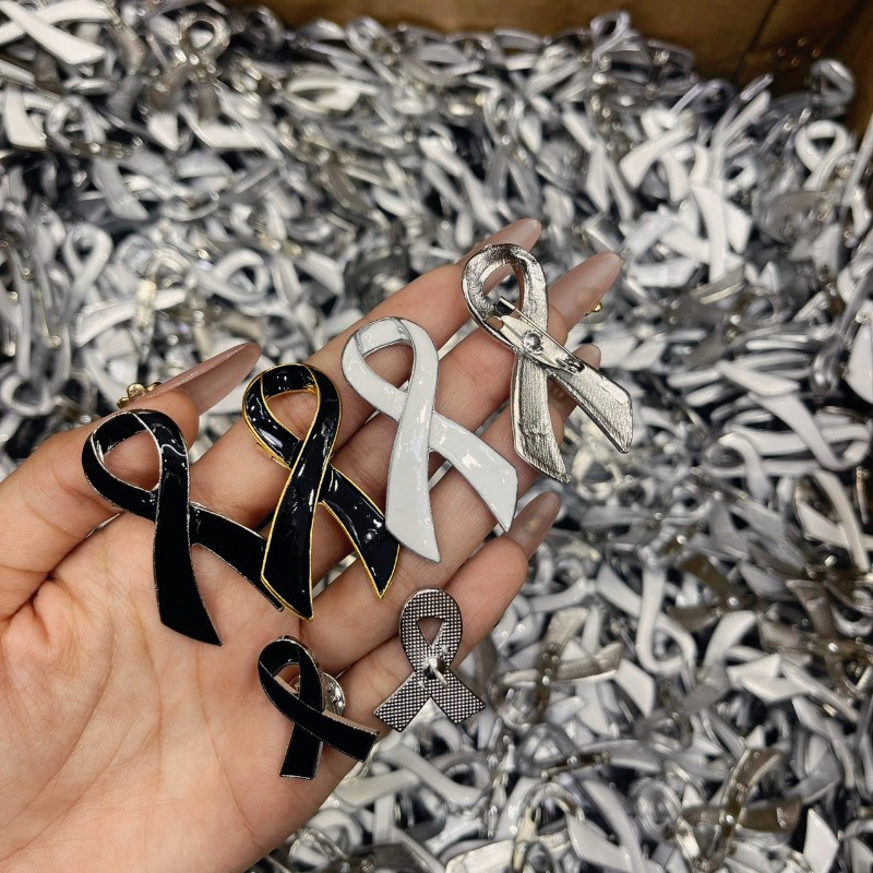 🕯ไว้อาลัย เหมาะสำหรับง เข็มกลัดดำานรำลึกคงรูปสวยงาม ขอบกันรุ่ย ผ้าซาติน หลากหลายรูปแบบให้เลือก เข็มกลัดปักสีดำคุณภาพดี 🕯