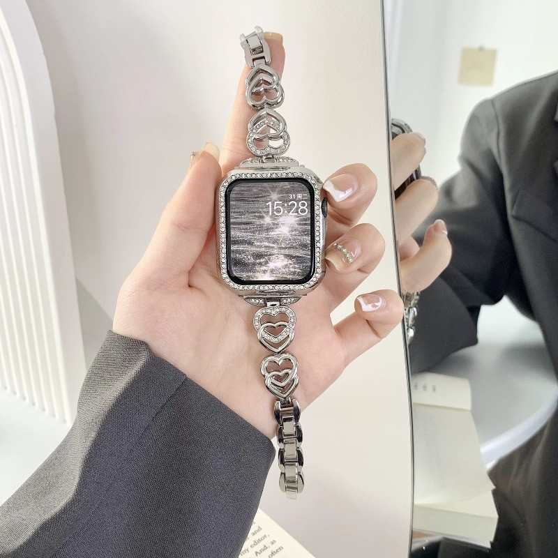 สายรัดข้อมือโลหะเพชรรูปรักสําหรับ Apple Watch Ultra 2 49mm/S11 10 42mm 46mm/S9 8 7 41mm 45mm/S6 5 4 SE 44mm 40mm/S3 2 1 38mm 42mm.สายนาฬิกาอัจฉริยะสแตนเลสสําหรับ iWatch
