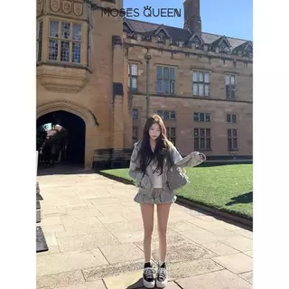 < MOSESQUEEN > ชุดกระโปรงเอวสูง เหมาะสำหรับเดินเล่นในโรงเรียนหรือไปดื่มดื่ม รูปแบบสาวน้อยหวานๆ สดชื่น ใส่สบายและลดอายุให้ดูอ่อนเยาว์ #63303