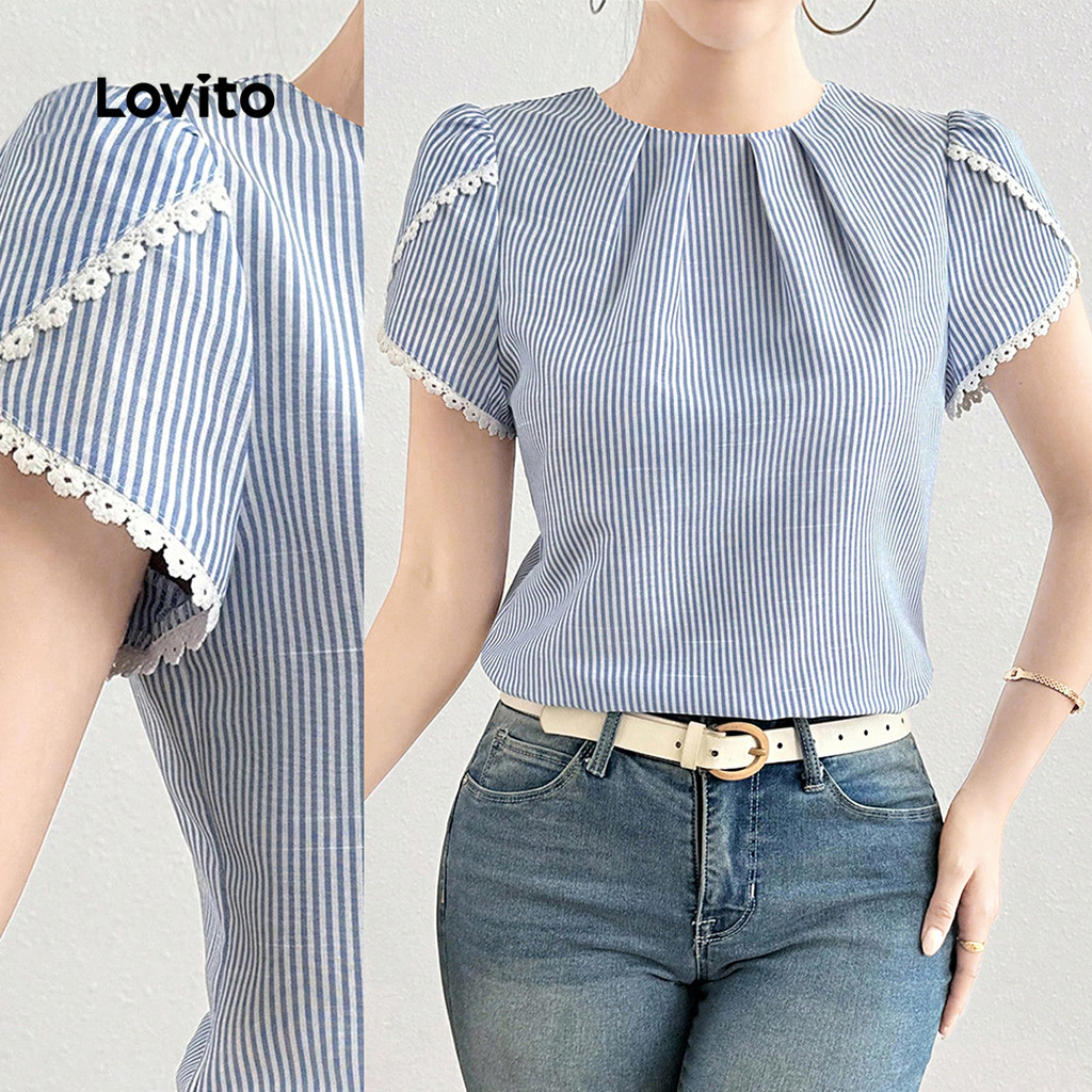 Lovito เสื้อเบลาส์ลำลองลูกไม้สีบล็อกสำหรับฤดูใบไม้ผลิ/ฤดูร้อน เสื้อเบลาส์สีน้ำเงินและสีขาวสำหรับผู้หญิง L154ED075
