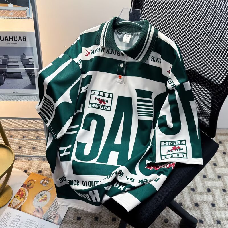 เสื้อโปโลผู้ชายสีเบจ UM สไตล์เรโทร คล่องตัวในแบบ STREET FASHION