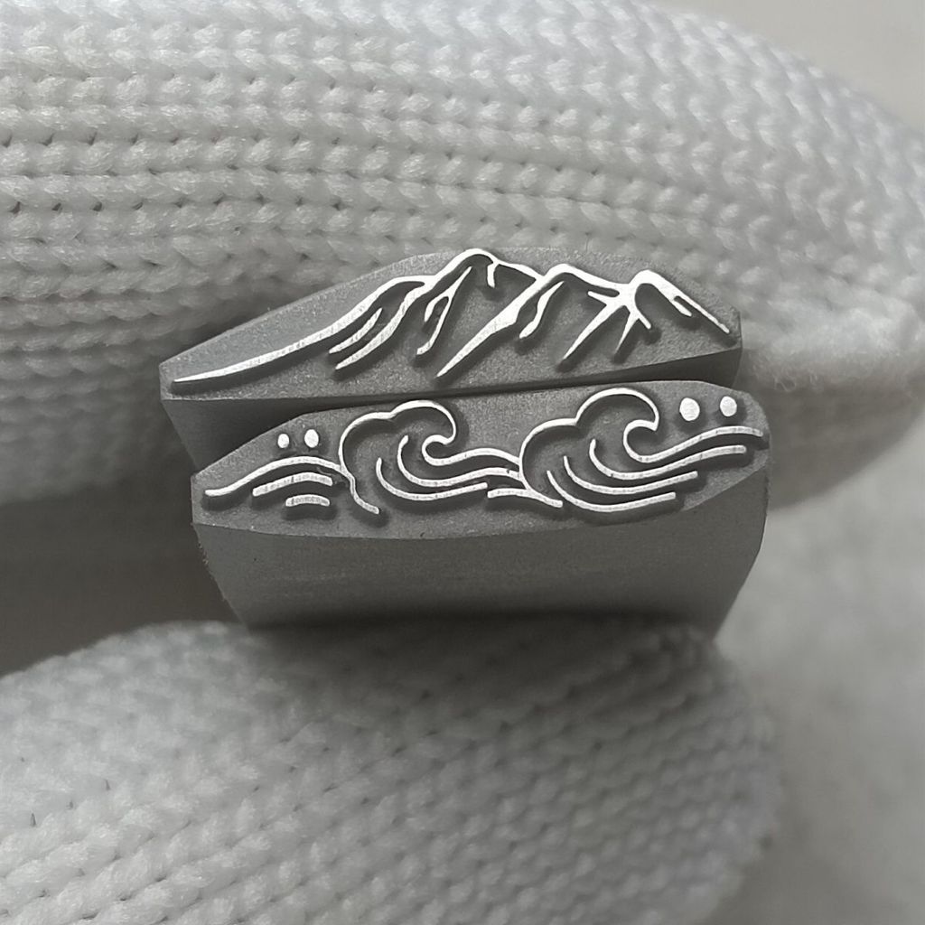 Jiyan ที่กําหนดเองซีลเหล็กทองเงินแกะสลักมีดสร้อยข้อมือสิ่วเครื่องมือเครื่องประดับพิเศษสร้อยคอใสรูปแบ