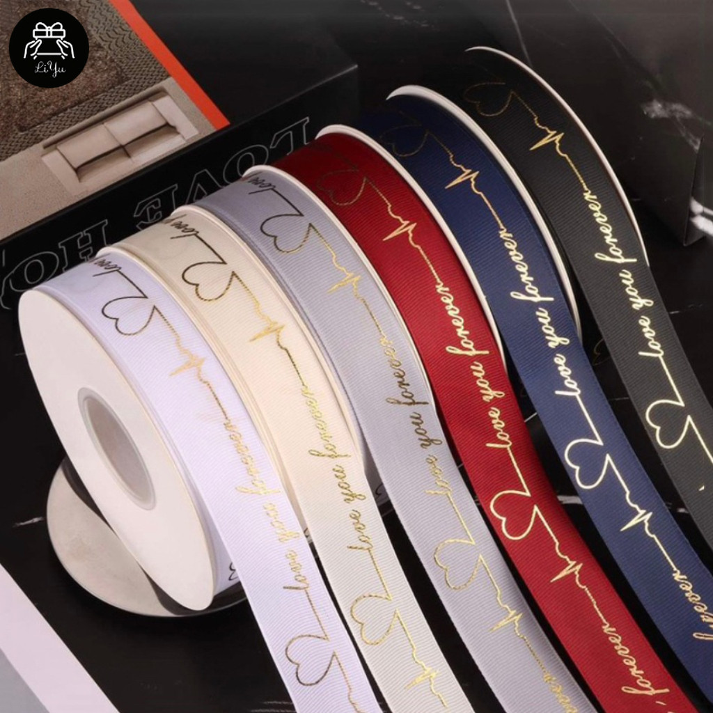 ริบบิ้นผ้าซาติน ลายคลื่นหัวใจ ลายพิมพ์สีทอง กว้าง 2.5 ซม. ยาว 36 หลา (สินค้าพร้อมส่ง) ริบบิ้นผูกของขวัญ กล่องเค้ก