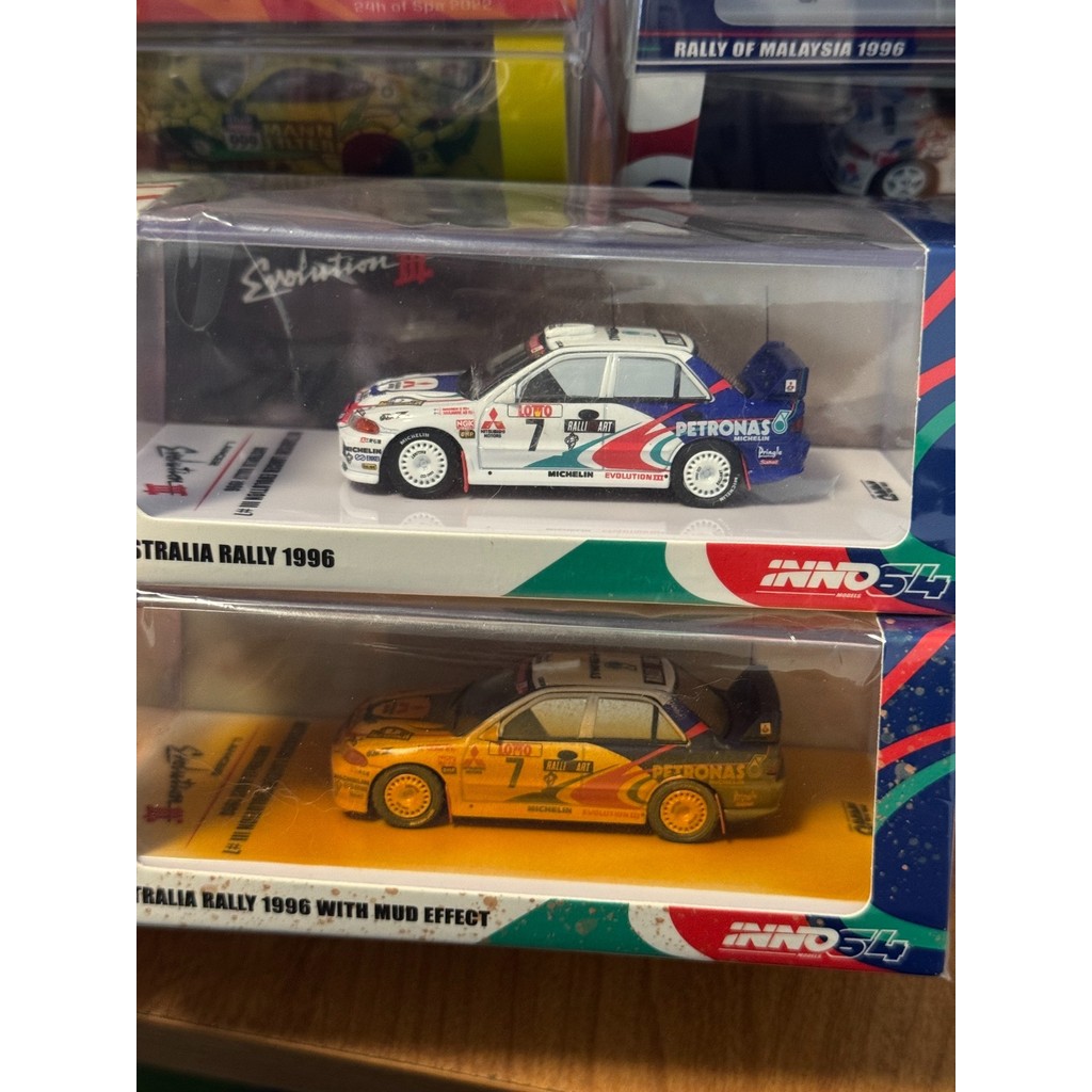 INNO 1: 64 Mitsubishi Lancer Evolution III Australia Rally Edition, ตัวเครื่องสีขาวพร้อมหางน้ําเงิน,