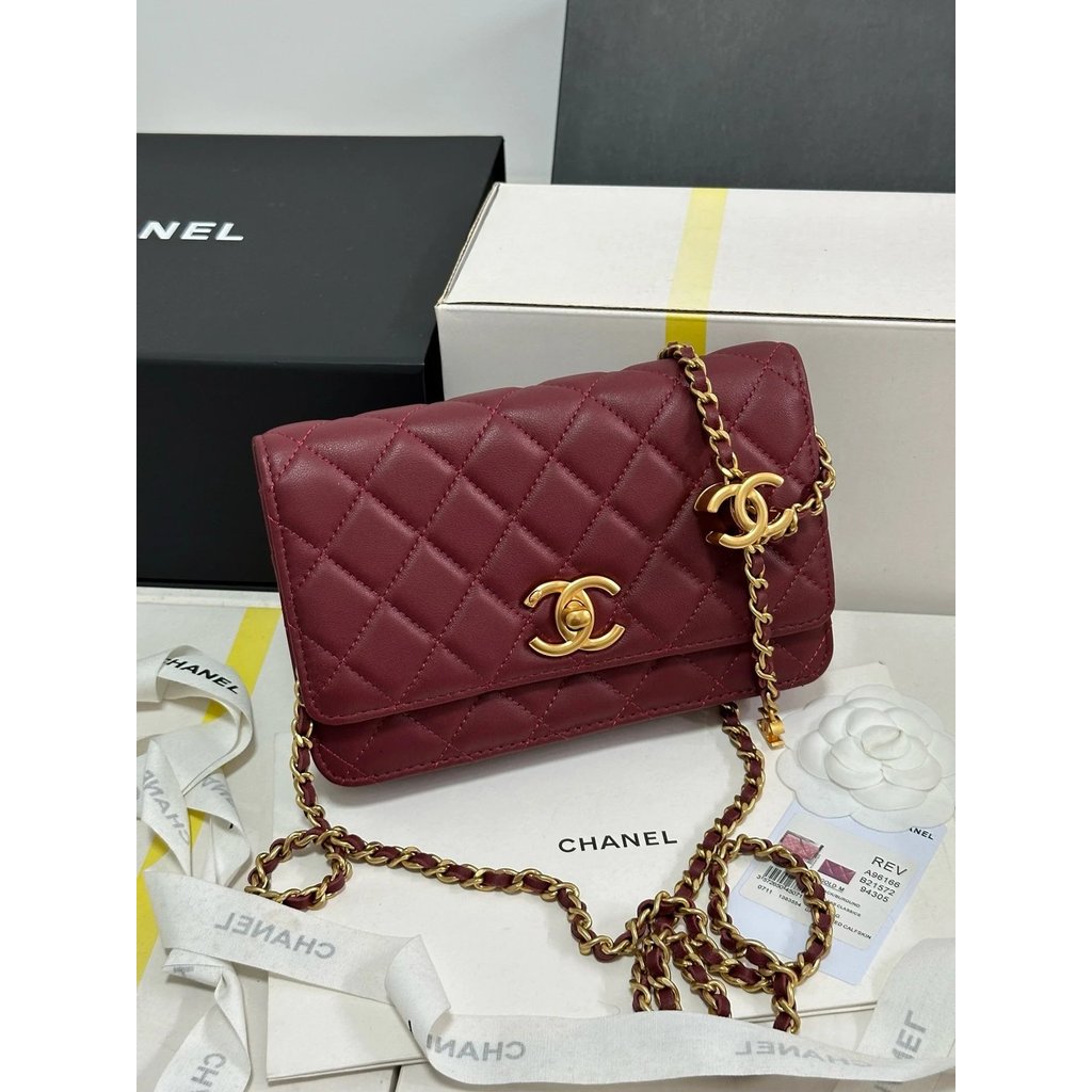 กระเป๋าสะพายข้าง CHANEL พร้อมสายโซ่ ผลิตจากหนังคุณภาพดี