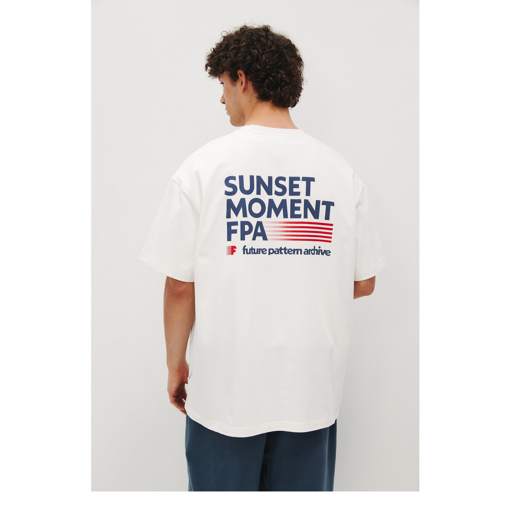 FPX เสื้อยืดสำหรับออกกำลังกายของผู้ชาย ทรงหลวม ระบายอากาศดี ลายกราฟิกแนวโน้มใหม่ แขนสั้นและคอด้านหน้