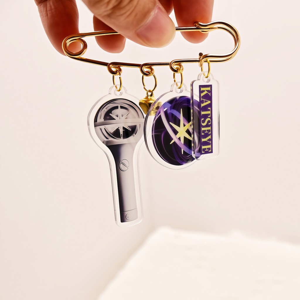 KATSEYE เข็มกลัดอะคริลิค Lightstick จี้ Pin ตกแต่ง KPOP