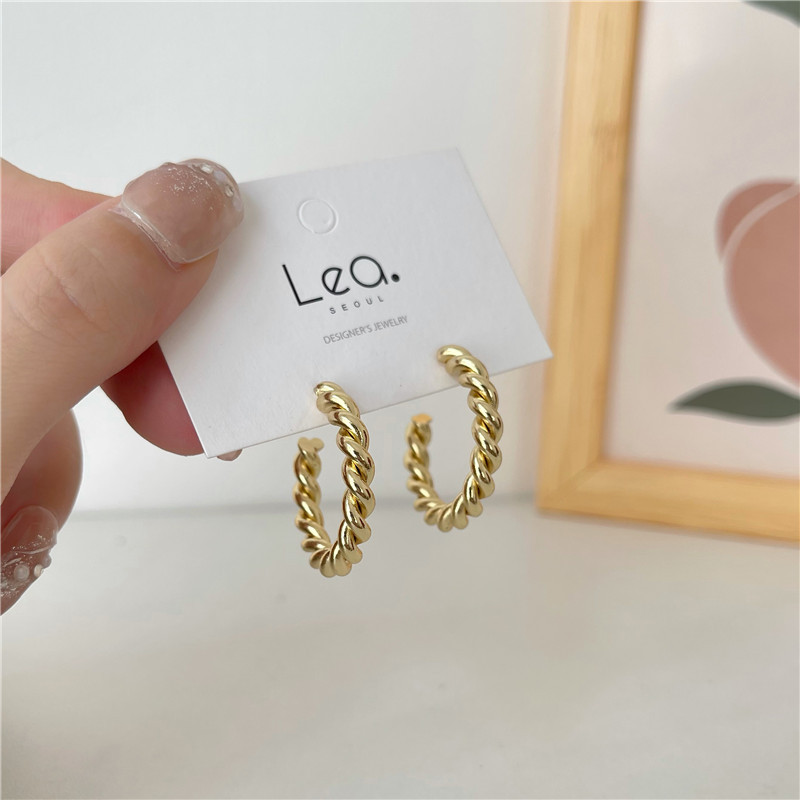 ต่างหู Metalic Flow Twist สีเงินหรูหรา เหมาะทุกโอกาส M23WJG