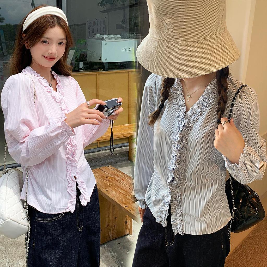 Chili Koko เสื้อเชิ้ตคอวีลายทางสไตล์ฝรั่งเศสสำหรับผู้หญิง แต่งระบาย แขนพอง เสื้อเชิ้ตแขนยาวสีชมพูสไตล์เกาหลี 99257