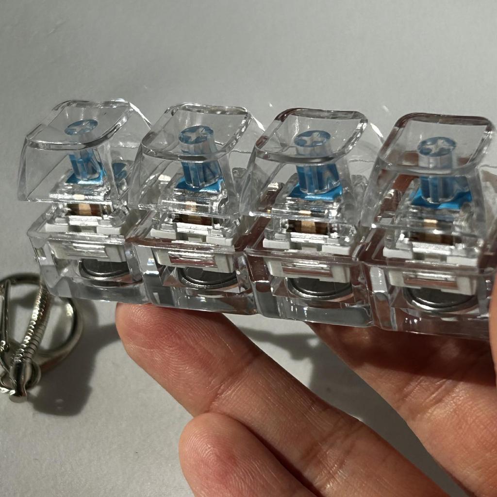 คีย์บอร์ด Clicker Fidget 4 คีย์ปุ่ม Fidget พวงกุญแจ Keycap Gadget ความเครียดบรรเทา Clicker ของเล่น z
