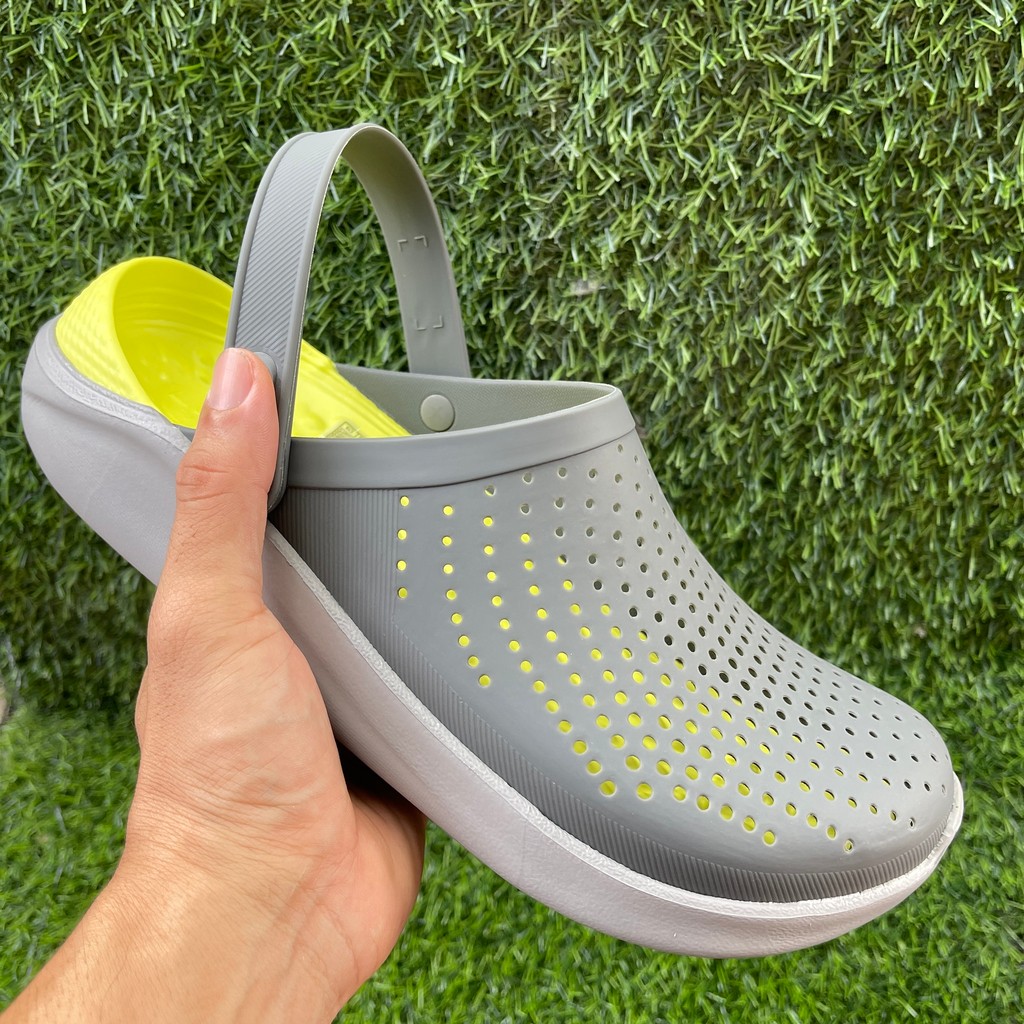 Sandals Are Comfortable for Both Men and Women. the Material Is 100% Genuine Rubber.