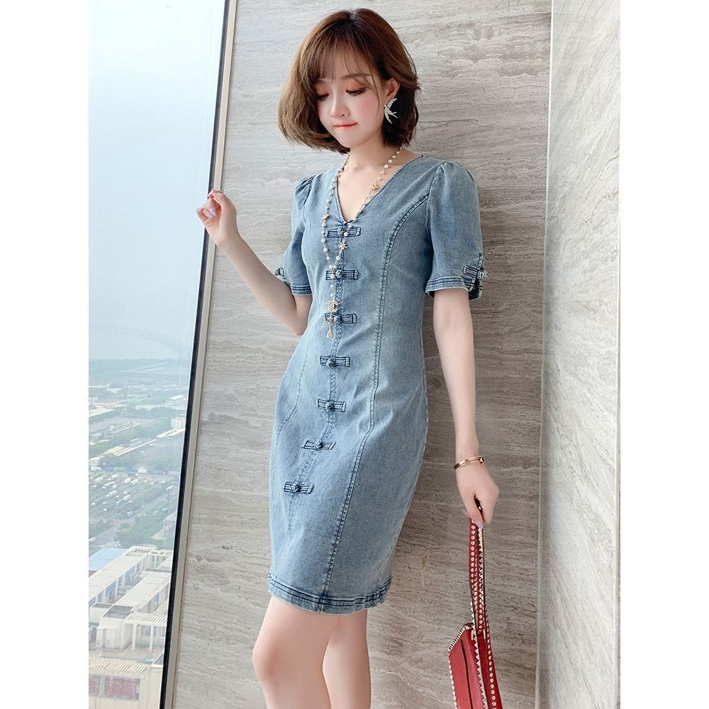 เสื้อกระโปรง-denim ทรงSlim-fit ลวดลายRetro buckle สี.BLUE สำหรับผู้หญิง ดีไซน์คอแคบและเอวทight ฤดูร้