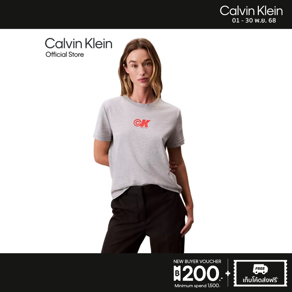 CALVIN KLEIN เสื้อยืดคอกลมแขนสั้นผู้หญิง Standard Logo ทรง Slim รุ่น 47C839G P77-สีเทาอ่อน