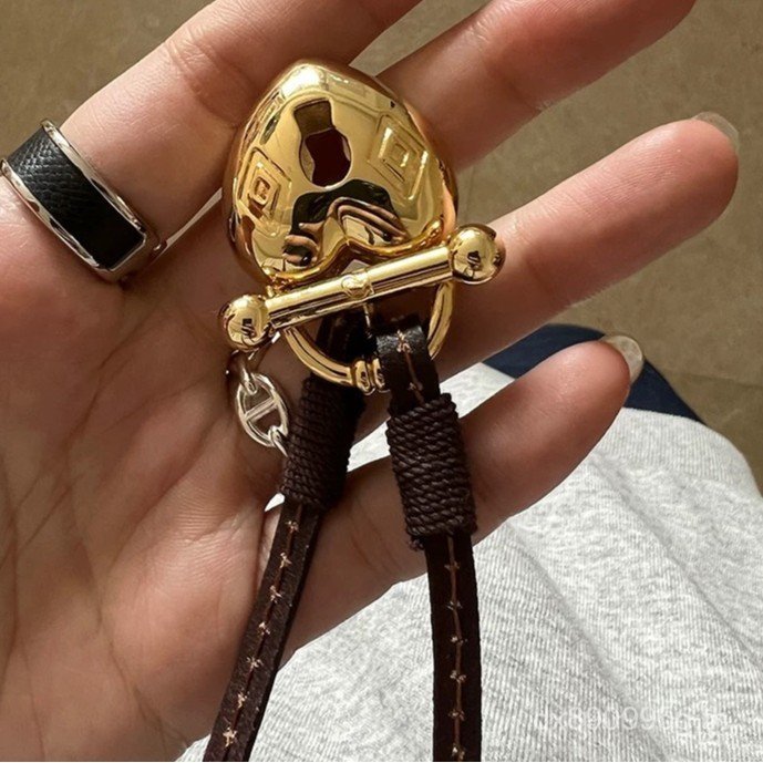 เชือกหนัง All-Match Hollow ฤดูใบไม้ร่วงฤดูหนาวพีชหัวใจสร้อยคอยาว Creative Retro Sense ที่ไม่ซ้ํากันเ