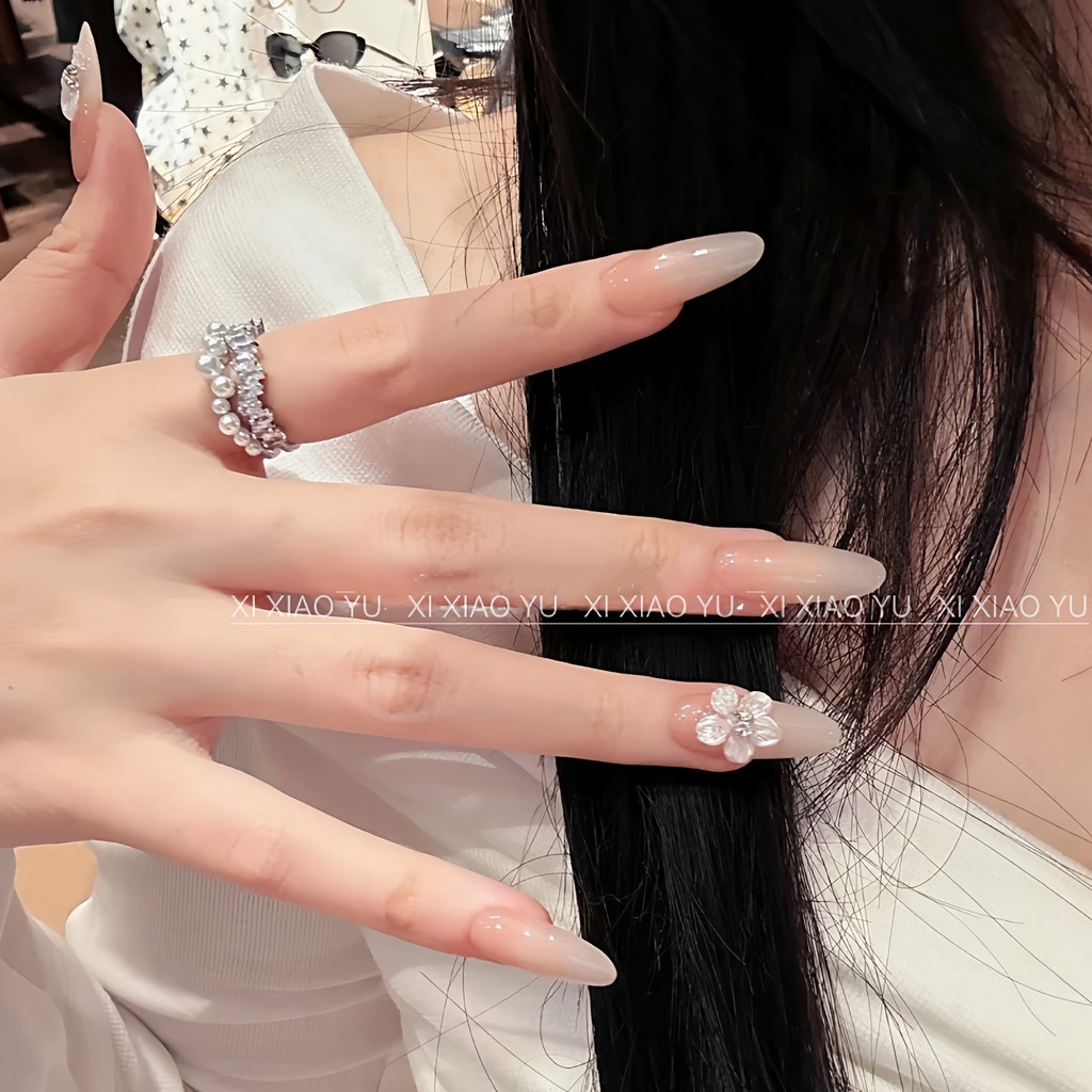 [Xu Me Dazzling] Xu Yan Zhao Lusi เล็บสไตล์เดียวกันแกะสลักอ่อนโยนเรียบง่ายแสงจันทร์สีขาวทําด้วยมือสว