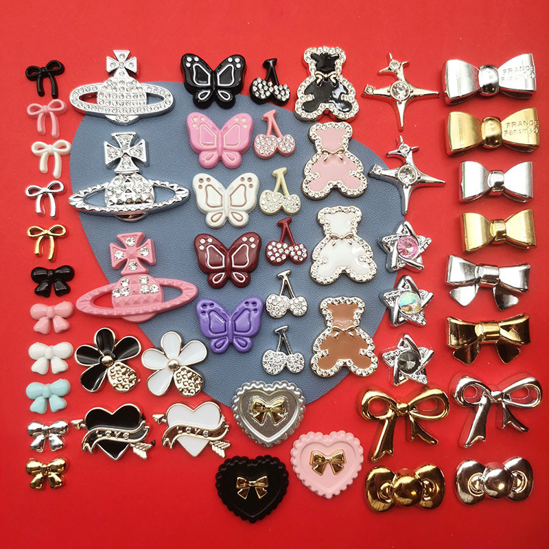 ชุดสติกเกอร์และเคสโทรศัพท์ พลาสติก แบบก้นแบน ดีไซน์เหมือนแบรนด์ชานيلจากเชอร์รี่บี
