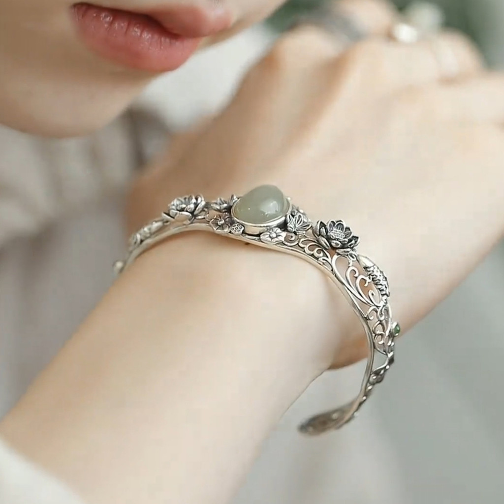 สร้อยข้อมือสไตล์ออริエンทัลคลาสสิก ออกแบบสวยงาม มีลายละเอียดพิเศษ