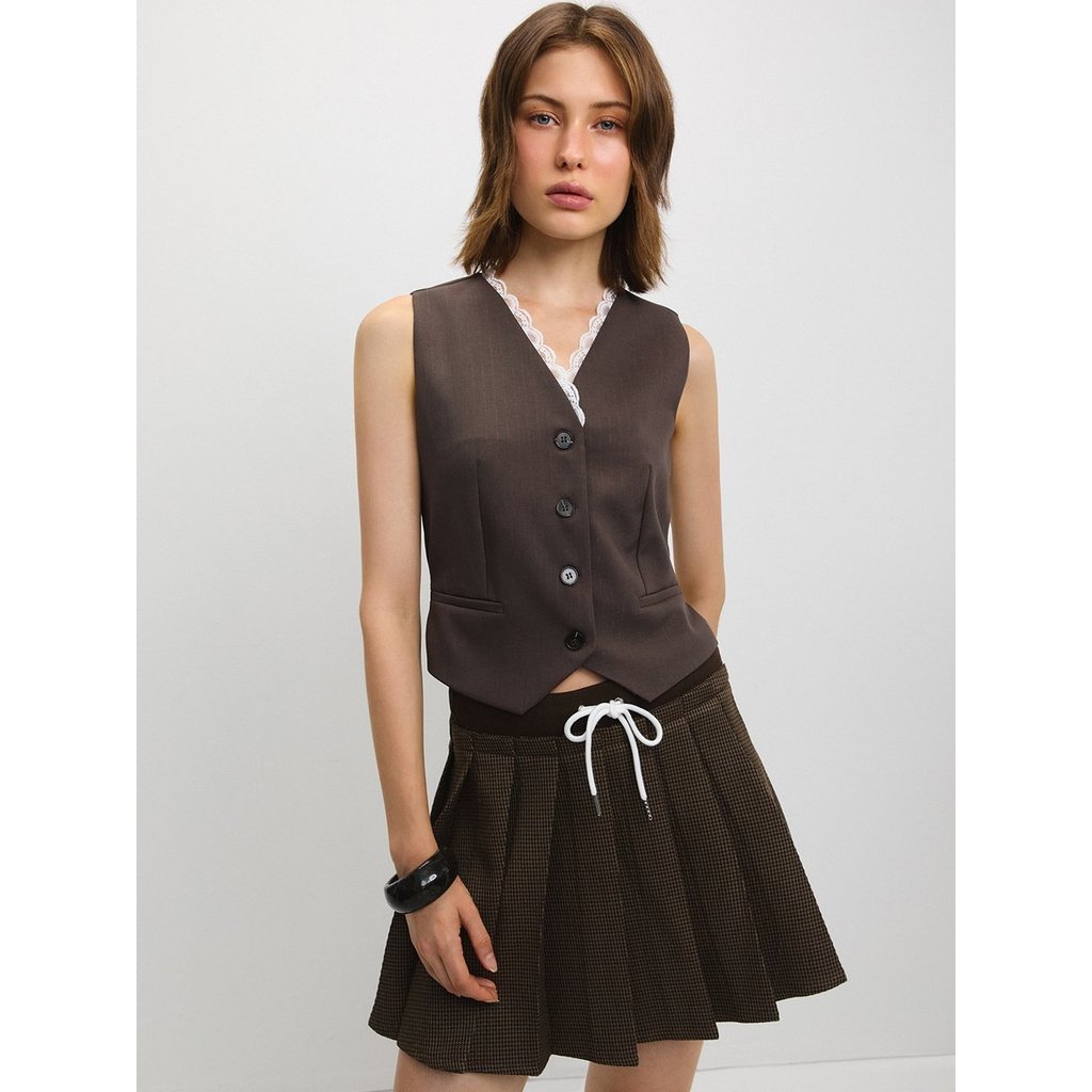 [Pomelo] เสื้อกั๊กแต่งขอบลูกไม้ / Lace-Hem Detail Vest