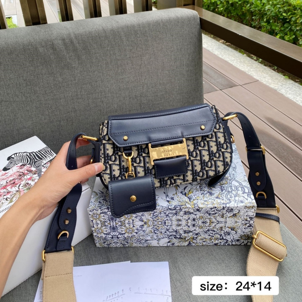 [Fishwater Boutique] Letter Old Flower One-Shoulder Messenger Bag Retro Punk Style Wide Shoulder Str