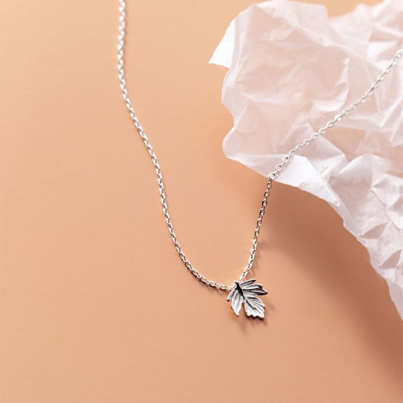 Maple Leaf Necklace สร้อยคอเงินแท้ S925 [MERCELO]