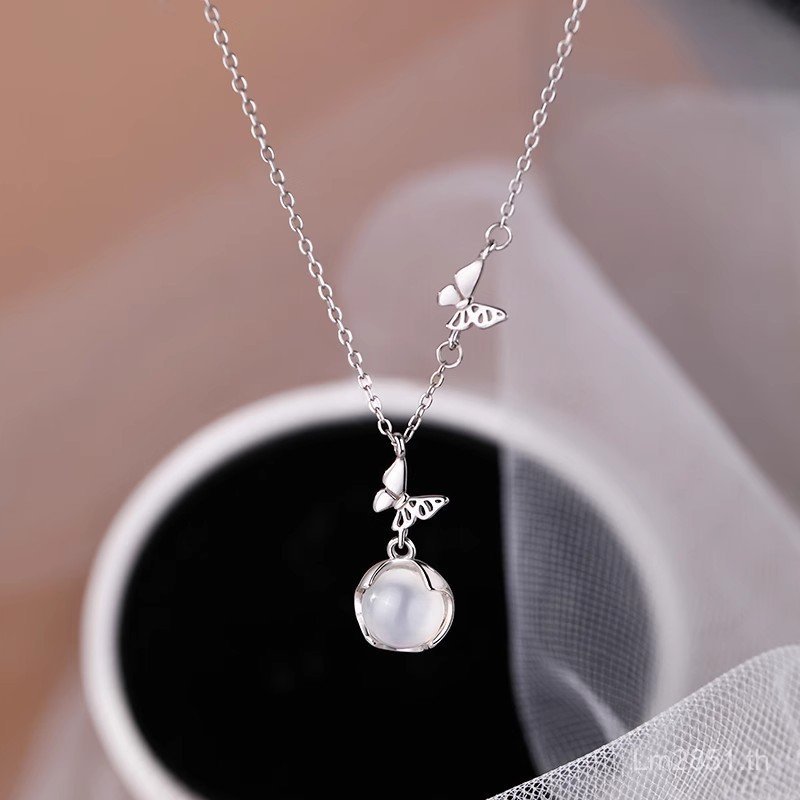 แฟชั่นสไตล์ใหม่สร้อยคอโซ่กระดูกไหปลาร้า 2025 ผีเสื้อ s925 หญิงเงินสเตอร์ลิงสีขาว Chalcedony เกาหลี N