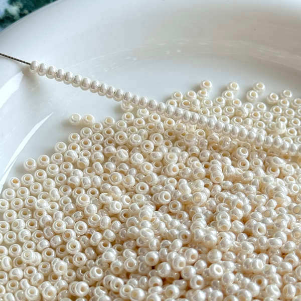 [ลูกปัดข้าว 2025] นําเข้าเช็ก BOSS Osa สีมุกเคลือบสีขาวลูกปัดข้าว 3 มม.ทําด้วยมือ diy ลูกปัดสร้อยคอส