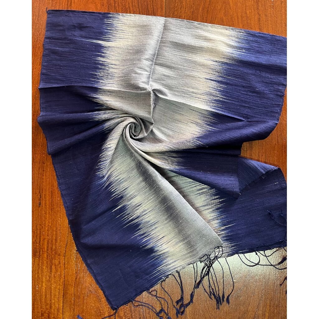 ผ้าคลุมไหล่ผ้าไหม ไหมแท้ เนื้อหยาบนุ่ม ขนาด 60x200ซม.สีน้ำเงินกรมท่า-สีเทา รหัส ZM-119-1113681