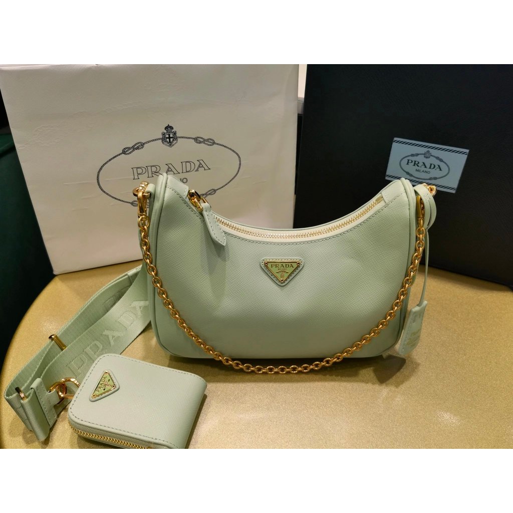 กระเป๋า Hobo Cross Pattern Prada สีมิントเขียว Ultra-Light ดีไซน์ย้อนยุคจากปี 2005