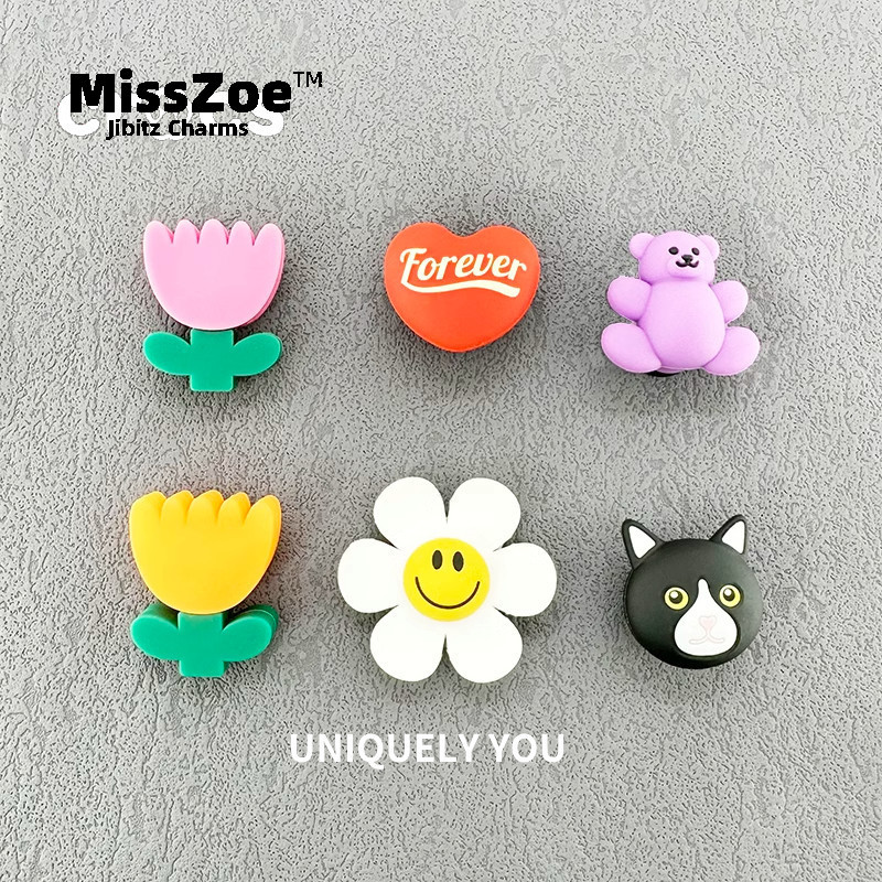 crocs jibbitz wiggle wiggle Jibbitz จิ๊บบิทซ์สำหรับรองเท้าแตะ แบบหัวเข็มขัดน่ารัก มีลายหมีและดอกไม้ 