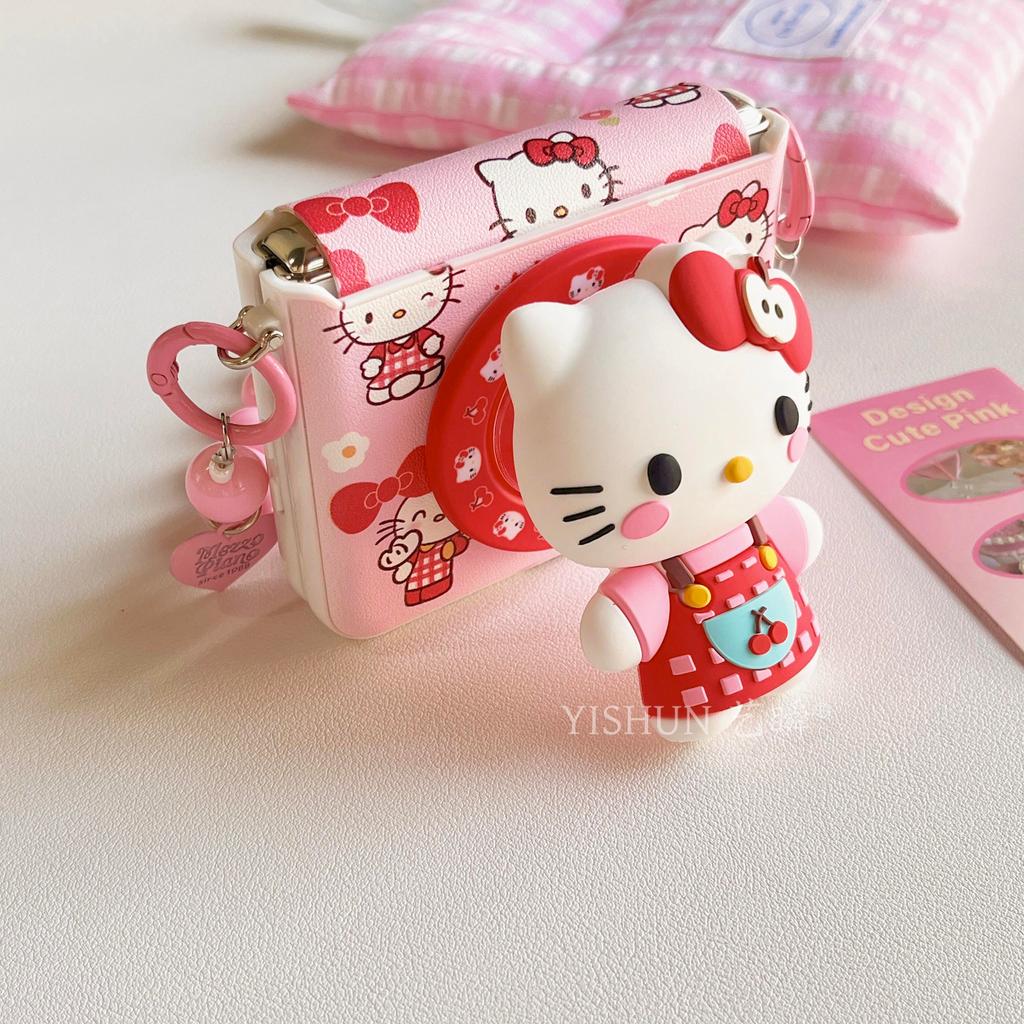 ผ้ากันเปื้อนลายดอกไม้น่ารัก 3D KT Cat วงเล็บแม่เหล็กเคสโทรศัพท์เหมาะสําหรับ Samsung Galaxy Z Flip 7 6 5 4 3 5G Lanyard เปลือกแข็งพับสําหรับ zflip7 N3Flip MixFlip 2 ฝาครอบป้องกัน