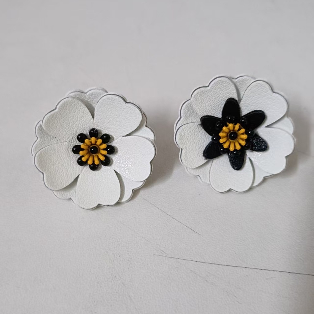 2025 ฤดูร้อนสไตล์ใหม่ Miss Muse น้ํามันไม่สมมาตรหยดต่างหูดอกไม้แฟชั่น Commuter Retro ต่างหู CCMR - รูปที่ 7