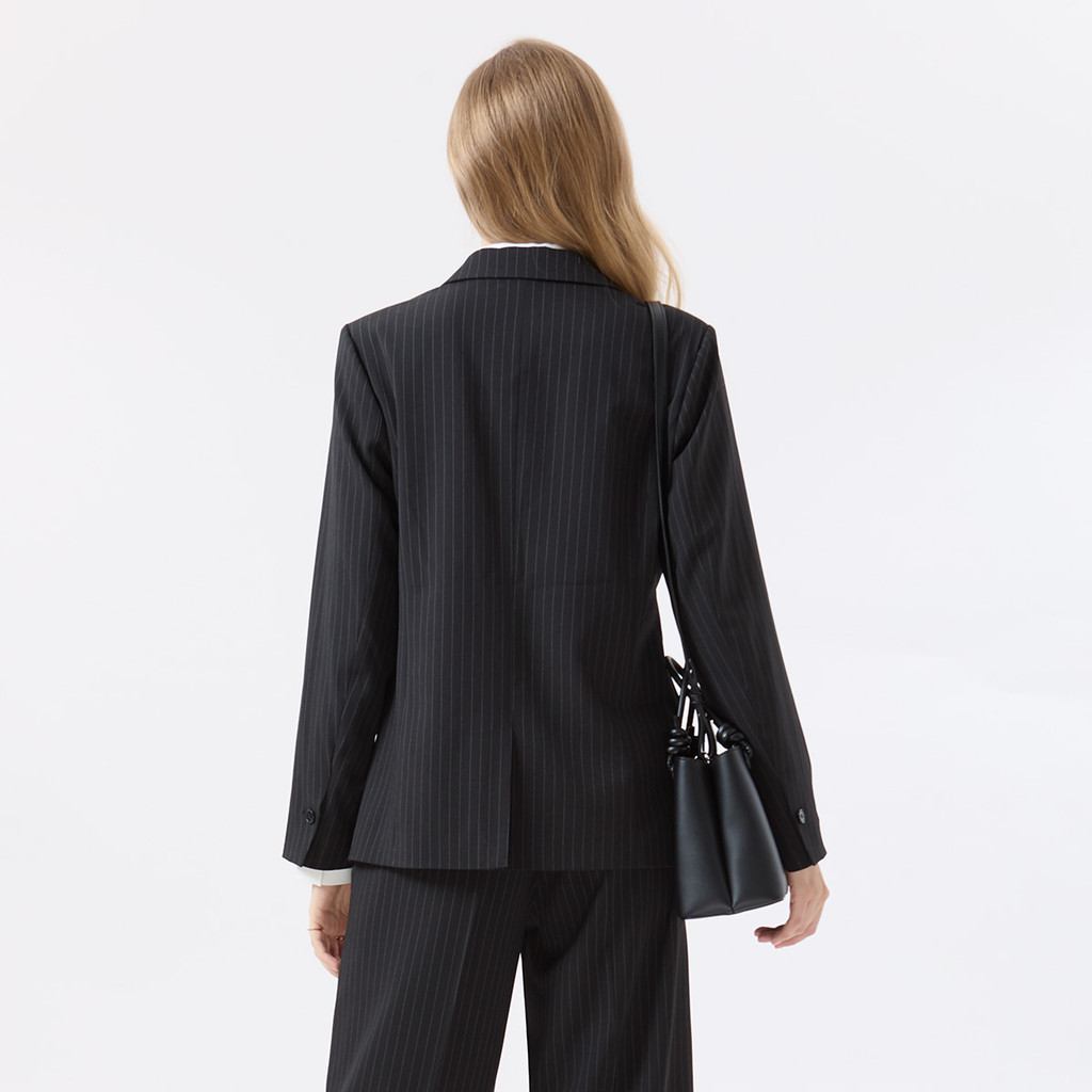 ESPADA เสื้อเบลเซอร์ลายพินสไตรป์ ผู้หญิง สีดำ | Pinstripe blazer | 05095 - รูปที่ 3
