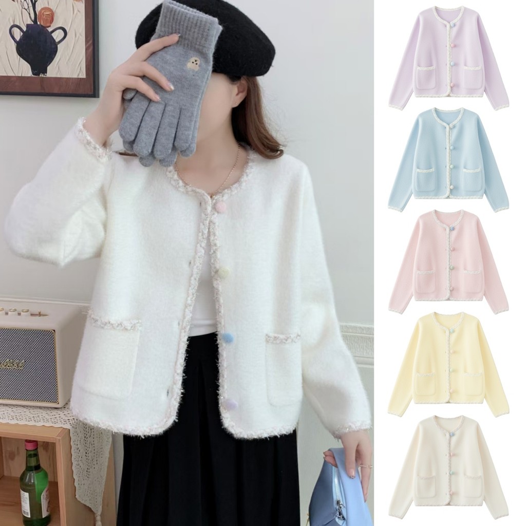 เสื้อแขนยาวไหมพรมสีพาสเทล กันหนาวได้ดีมาก มีกระเป๋าด้านหน้า แต่งถักขอบสไตล์เกาหลี ผ้านุ่มนิ่มมาก ใส่สบาย