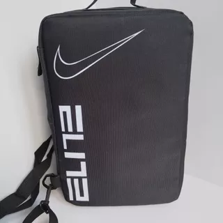 [ลดราคาล่วงหน้า] กระเป๋าถือเก็บฟุตบอลแบบพกพาระบายอากาศได้แบบพกพา Cross-Body Airman Travel Shoe Bag รองเท้าบาสเก็ตบอล Fitness Clutch